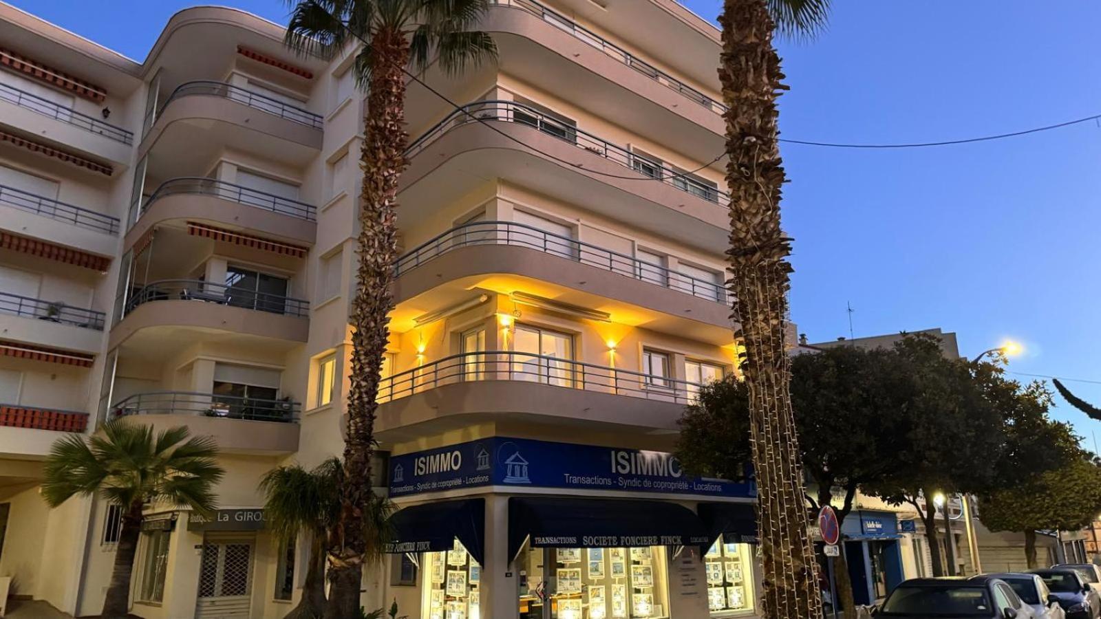 Appartement Luxueux Plein Centre De Cavalaire A 2Mn De La Plage Exterior foto