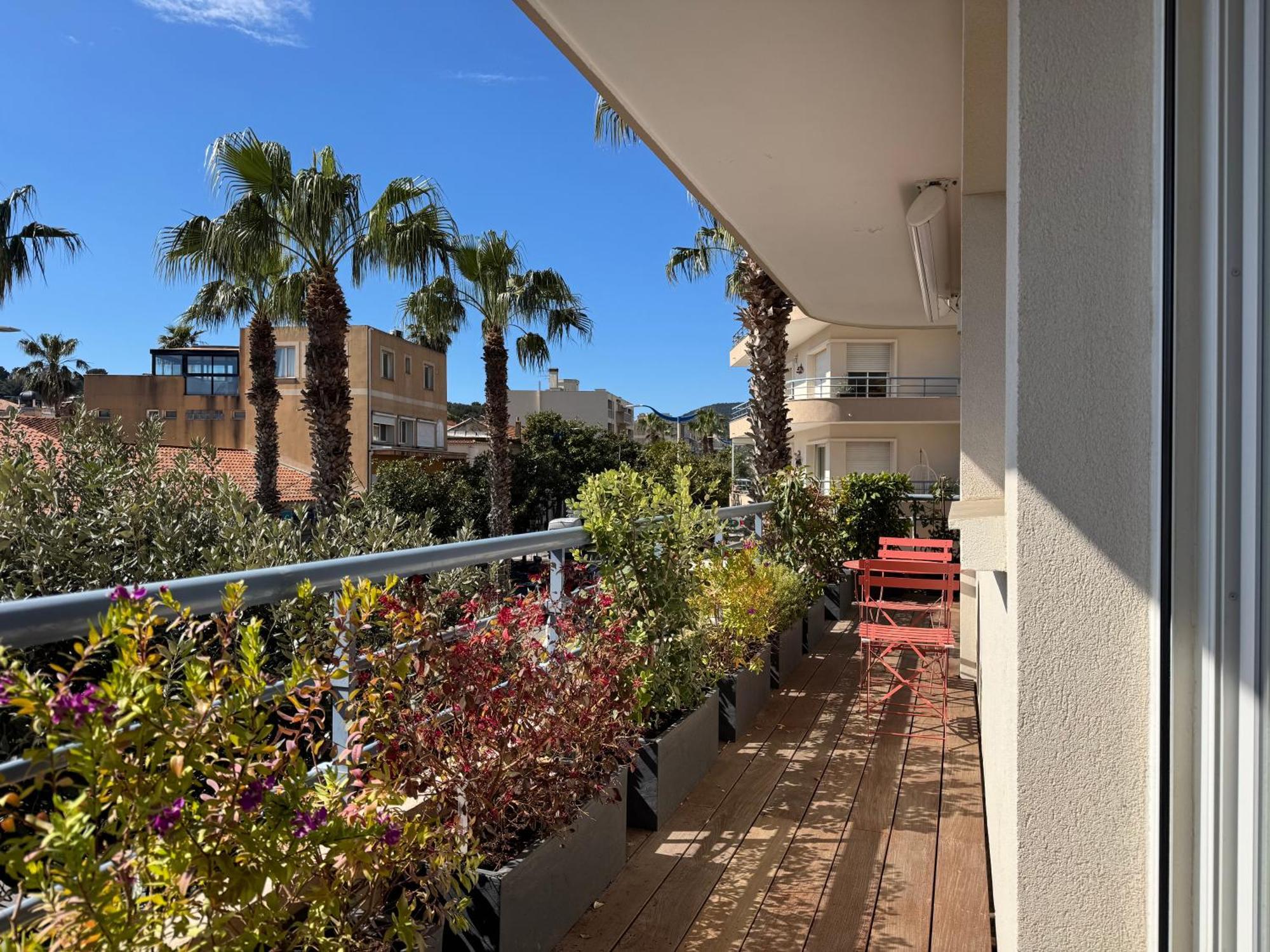 Appartement Luxueux Plein Centre De Cavalaire A 2Mn De La Plage Exterior foto